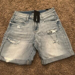 Women’s Bermuda shorts